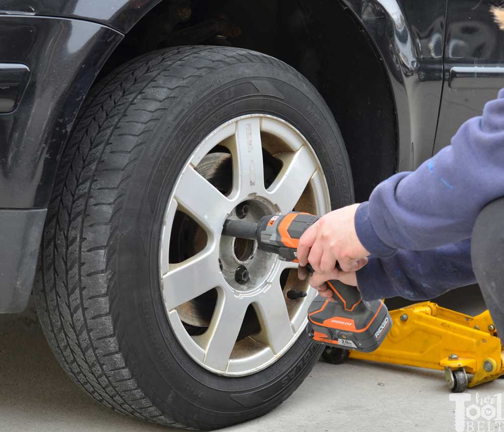 Changing a Car Tire the Quick Way - Her 