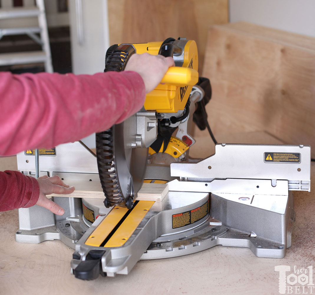 hertoolbelt-DWS779-Dewalt-miter-saw-review-cutting-wood- Her Tool Belt